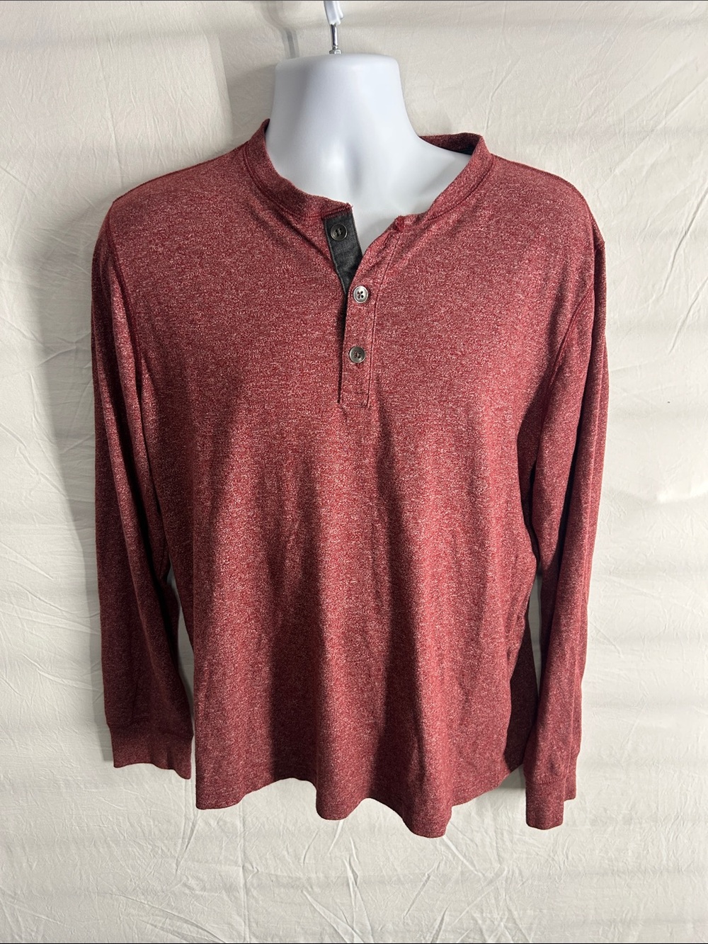 Banana Republic Men's Long-Sleeve Henley in Heather Red